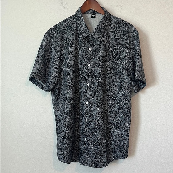 Manfinity Black & White Printed Lightweight Short Sleeve Button Down Shirt - Picture 1 of 3